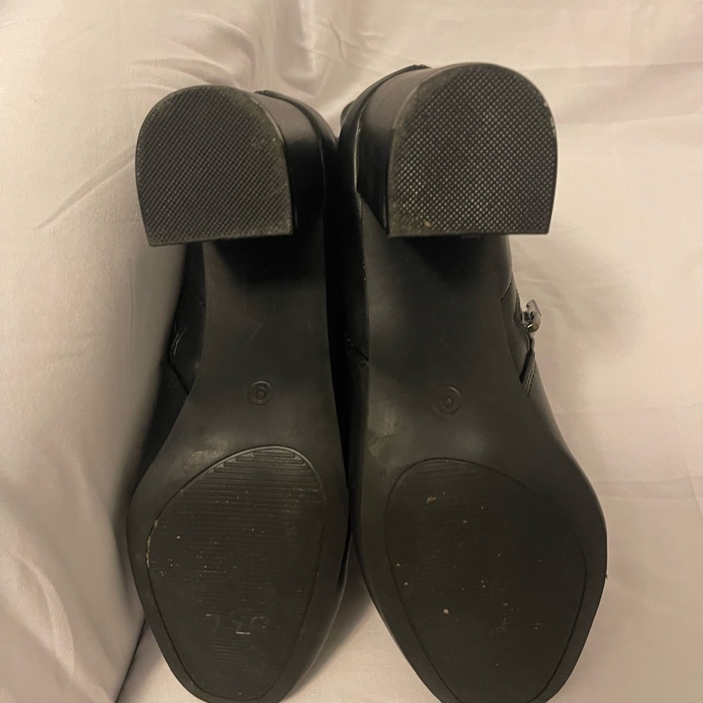 MIA Sleek Black Ankle Booties - Picture 3 of 10
